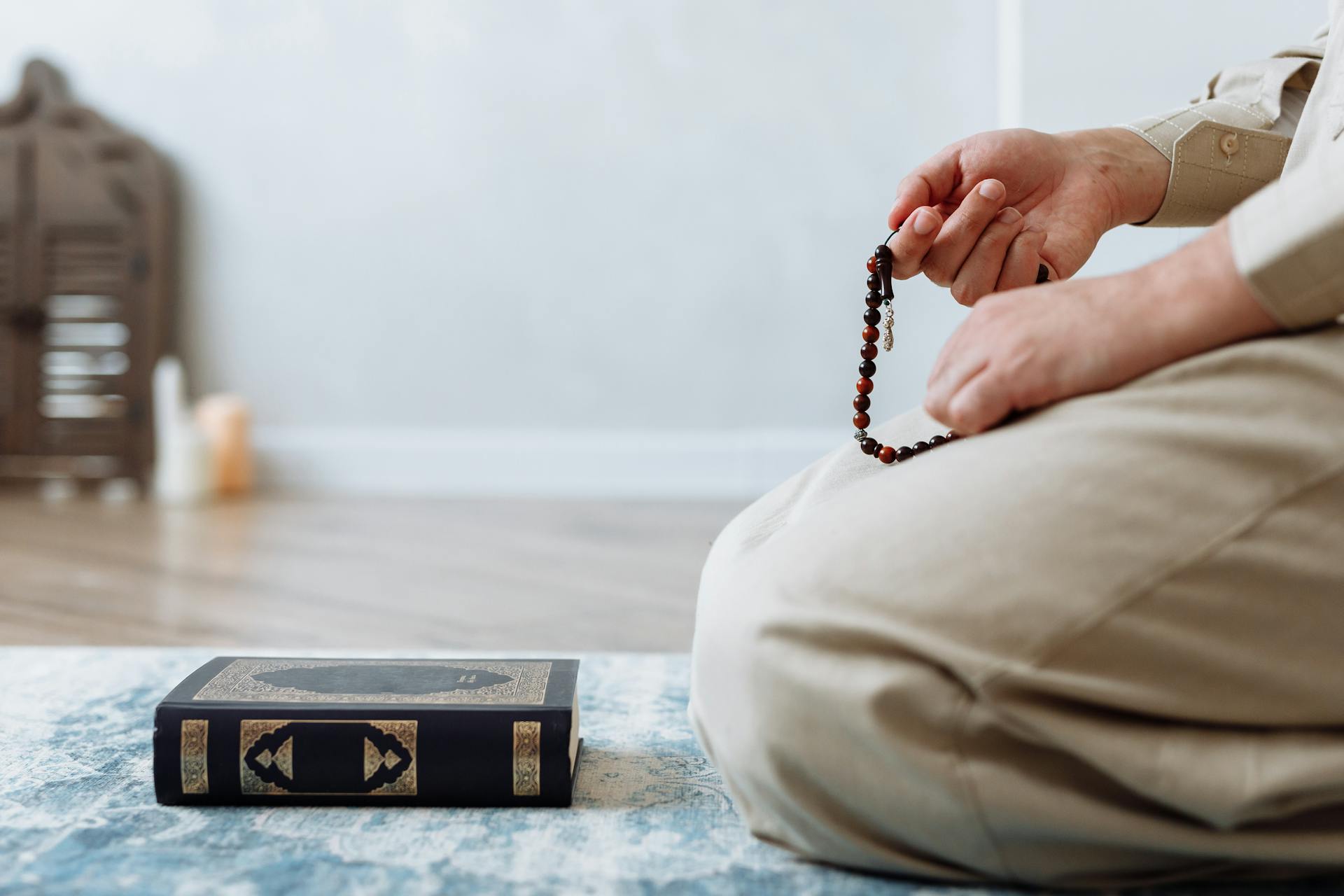 Oração de Entrega: Como Colocar Seus Medos e Inseguranças aos Pés de Deus